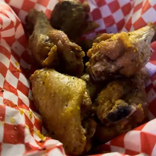 food, fried chicken, bbq wings, poultry, fried chicken wings, chicken, bbq chicken, chicken wings and fried chicken, chicken wings