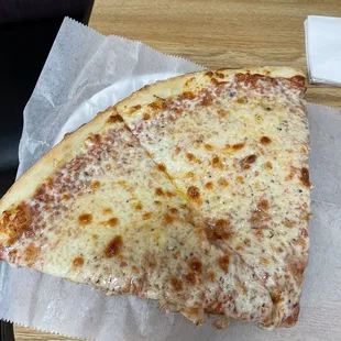 Cheese pizza and fountain drink combo for $6.50