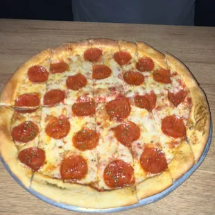 Large pepperoni pizza