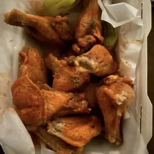 food, chicken wings, chicken, bbq wings, fried chicken, fried chicken wings, poultry, bbq chicken, chicken wings and fried chicken