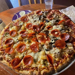 Pizza half Jerry famous &amp; other half was Wailua