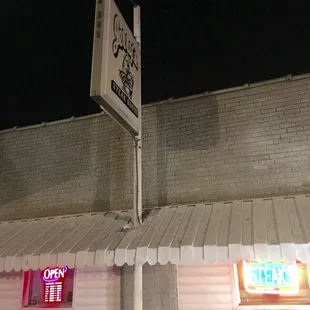 the outside of the restaurant
