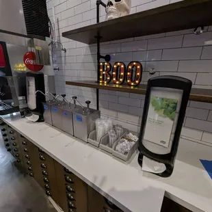Drink and condiments stations