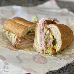 Super sub double veggies, add pickles, banana peppers and jalapeños god i love their sandwiches!! Deep throating happening now ;)