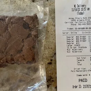 SMH they messed up once again. I received a brownie instead of a large cookie. Lol how do you mess up on that? Smh i don&apos;t want a brownie