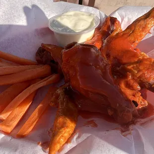 Saucey! Hot wings