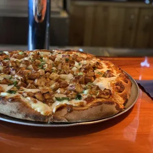 Spicy chicken pizza.