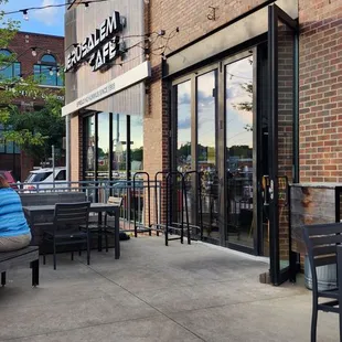 the outside of the restaurant