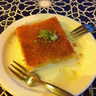 Kinafa w sweet Cheese
