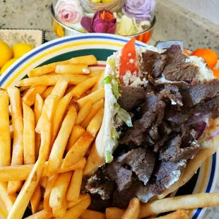 Lamb Gyro w/fries