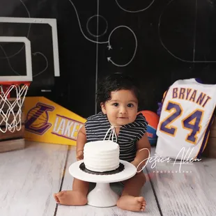 Lakers cake smash
