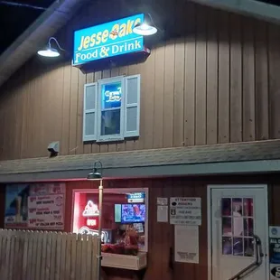 the outside of a restaurant at night