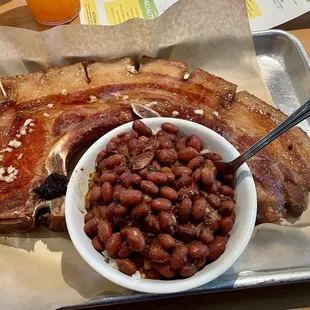 Red beans and rice, chuleta Kan Kan.