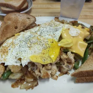 a plate of breakfast food