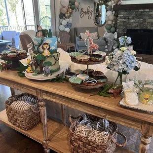 Baby shower, jungle themed cake