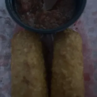 Mozzarella sticks comes with 6!