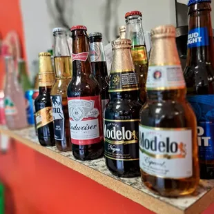 Lots of beer, and mexican adult beverages as well as fountain and bottled sodas.