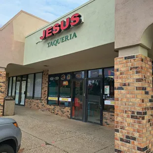 Front of store connected to a Plaza