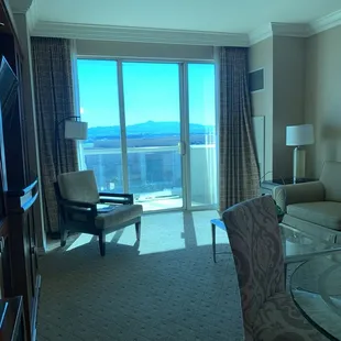 1br/2ba Living Room view from front door &amp; kitchen.