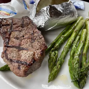 Sirloin with asparagus &amp; baked potato