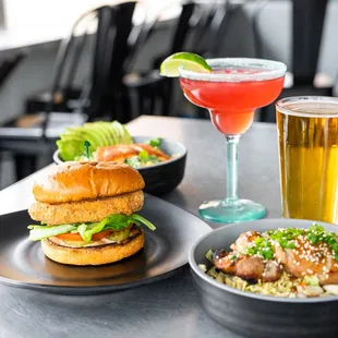 Full kitchen + bar open until 2am daily!