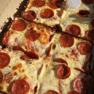 8 corner pepperoni pizza.
