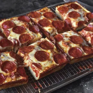a tray of pepperoni pizza