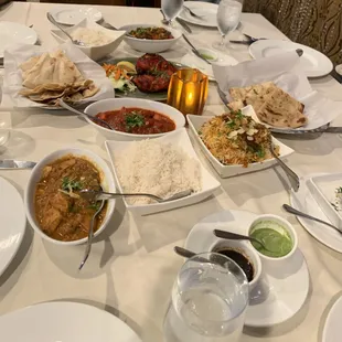 Chicken curry, chicken vindaloo, kadai lamb, garlic naan, Vegetable Biriyani, and tandoori chicken. Exceptional.