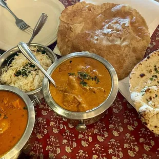 Chicken tikka masala, chicken karma, garlic, naan