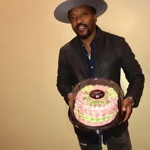 Grammy award winner Anthony Hamilton has trusted Jewell Treats for years. He is one of our original customers from South Park mall