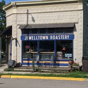 Super cute entrance.  Did you know that before the town was called Star Prarie it was called Jewelltown?  Hence the name!