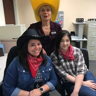3 Cowgirls