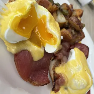 Eggs Benedict with Prosciutto