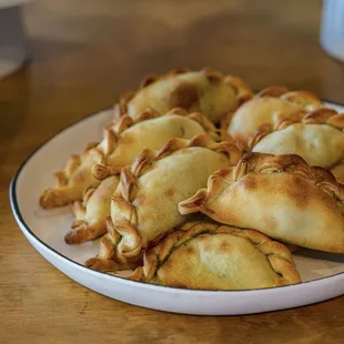 Empanadas de Verdura
Olive oil dough, local veggies, mozzarella cheese.