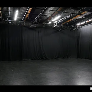 Black curtain all around the stage