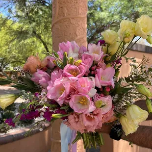 Bouquet flower arrangement for your Wedding or Quince!