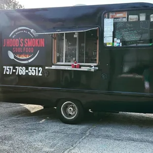 Food Truck / menu viewable beside window