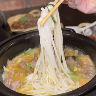 R22. Thai Style Beef Slices Soup Rice Noodle