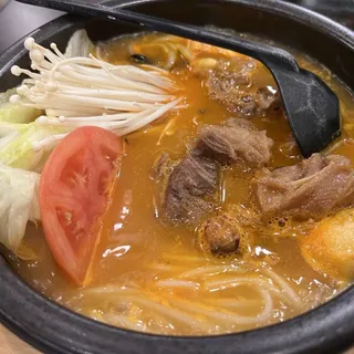 R10. Tomato Soup Beef Brisket Rice Noodles (P) R10. (P)