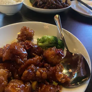 GENERAL TSOS CHICKEN CRISPY BEEF