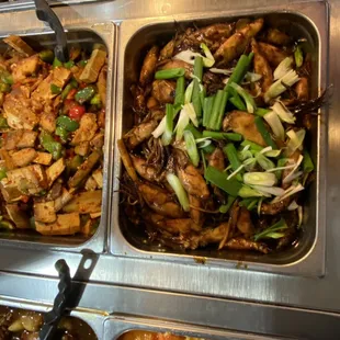 Spicy pork belly with bean curd
Stir-fried squid