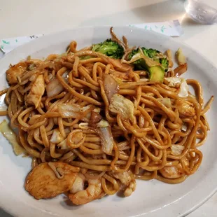 Dragon stir fried noodles