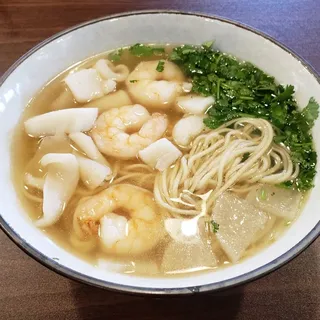 C6. Seafood La-Mian