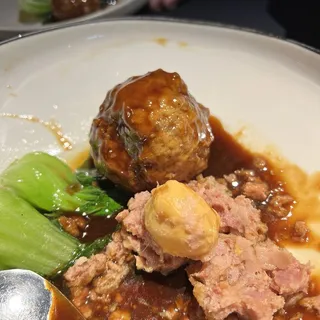 Braised Meatballs in Brown Sauce