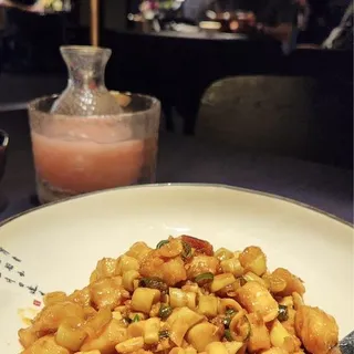 Stir-Fried Boneless Chicken with Chili Pepper