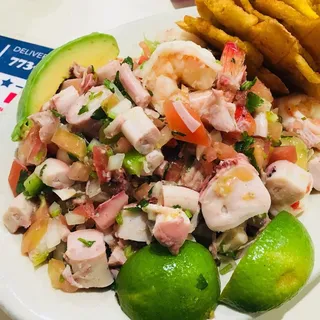 Mofongo con Ensalada de Pulpo y Camarn