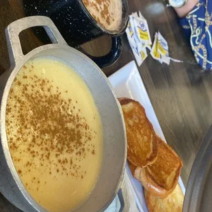 Harina de maíz con tostadas