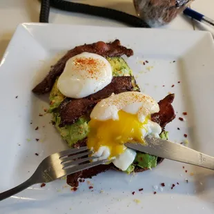 Perfect avocado toast with egg and bacon! What&apos;s not to love?