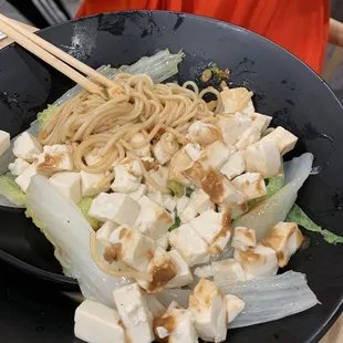 Sesame garlic noodle with tofu