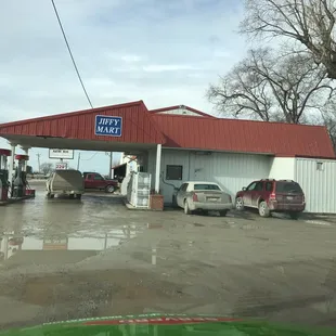 Unlike gas stations in the city, it was clear these people felt they had the time to genuinely greet me and make small talk.